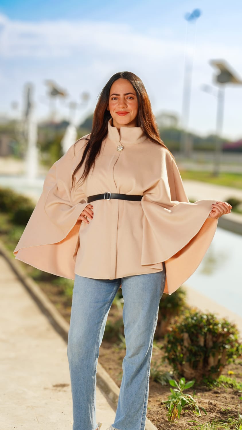 Cape ultra tendance en velours de laine beige Cape ultra tendance en velours de laine – Image 1